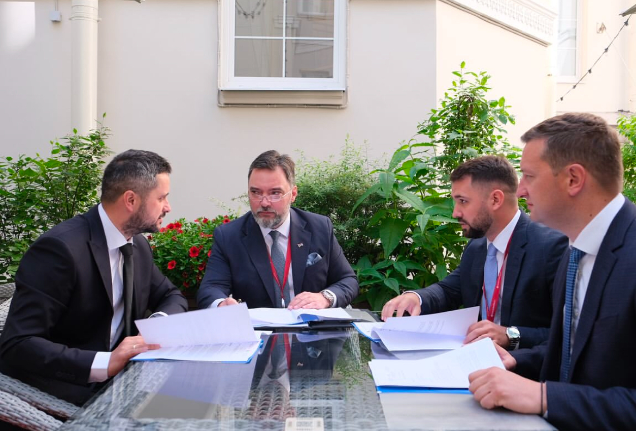 Veze vlasnika firmi za proizvodnju električne energije i Košarčevog ministarstva Veze vlasnika firmi za proizvodnju električne energije i Košarčevog ministarstva