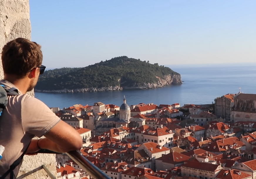 PRILIKA ZA SOLIDNU ZARADU Sezonci bez fakulteta i iskustva na primorju mogu zaraditi i do 5.000 evra mjesečno