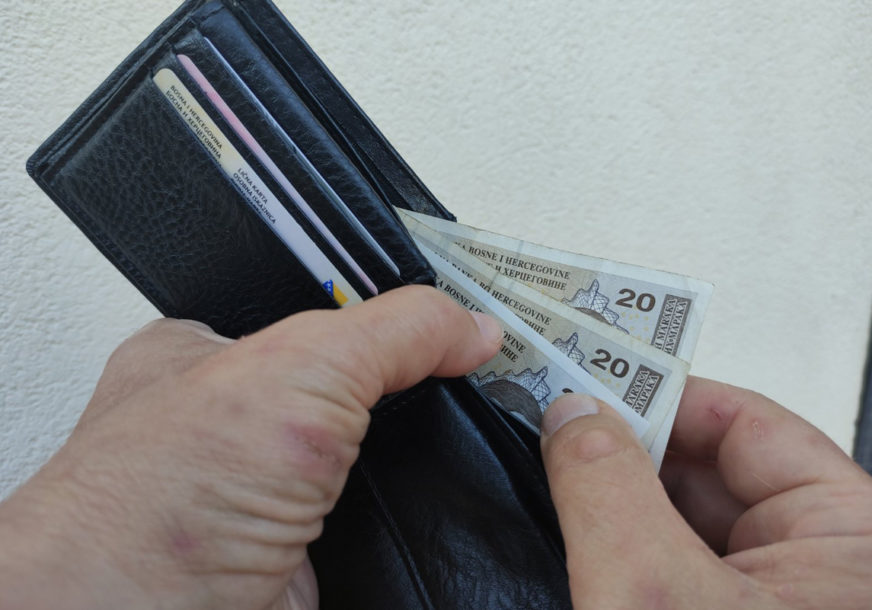 Zbog malih plata NA KORAK DO OTKAZA: Samo četvrtina radnika u BiH zadovoljna platom, 89% razmišlja o promjeni posla