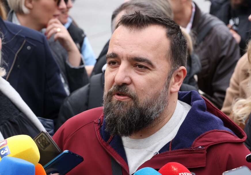 Kada lipa zamiriše, a politika zaudara