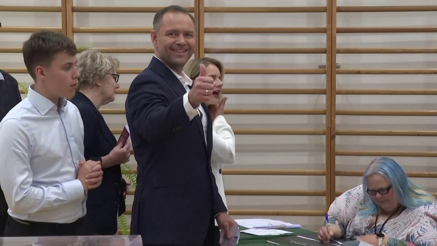 Navrocki pobijedio na predsjedničkim izborima u Poljskoj Navrocki pobijedio na predsjedničkim izborima u Poljskoj