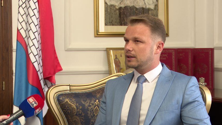 Nakaradno: SNSD u Banjaluci jedno, u Sarajevu drugo Nakaradno: SNSD u Banjaluci jedno, u Sarajevu drugo