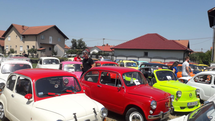 U Bijeljini održana fićijada, izloženo 50-ak fića U Bijeljini održana fićijada, izloženo 50-ak fića