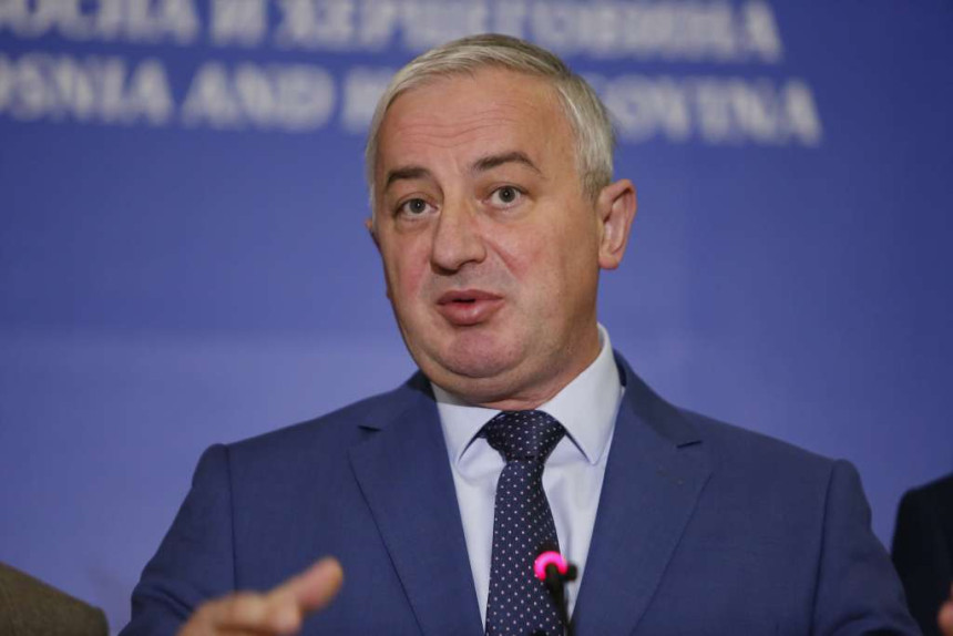 Borenović: Značajno pooštrene kazne za lopovluk i krađu Borenović: Značajno pooštrene kazne za lopovluk i krađu