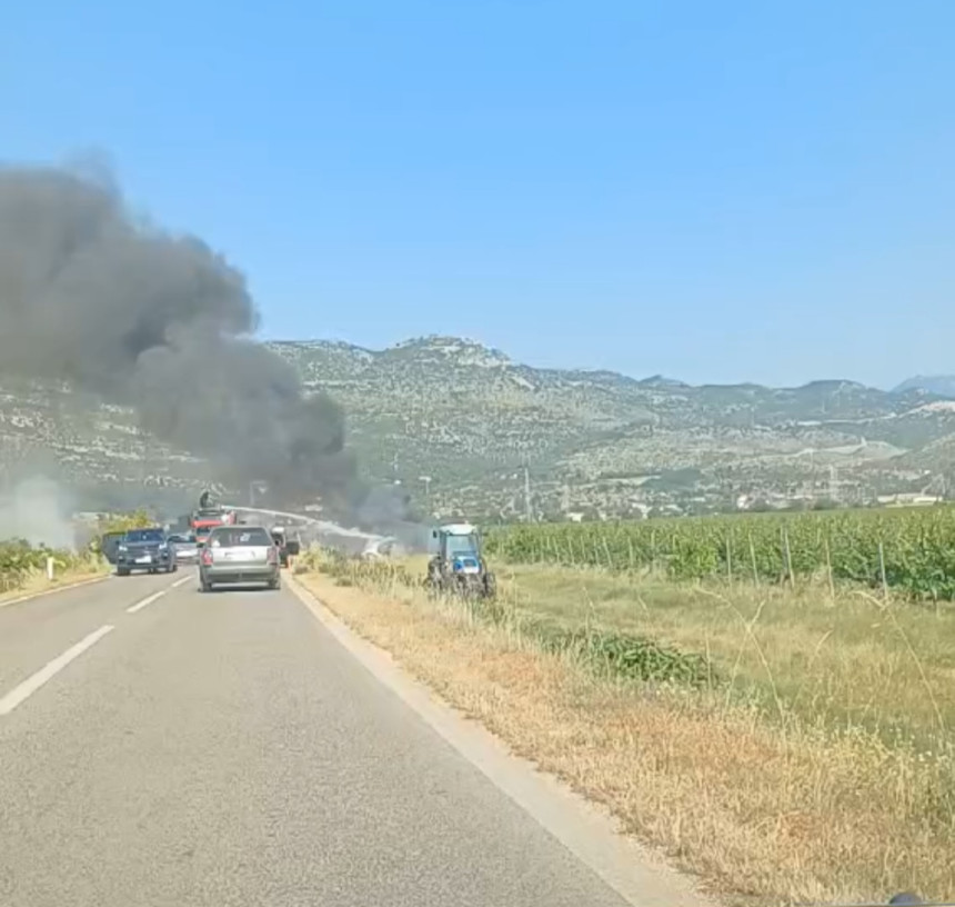 Teška saobraćajna nesreća kod Trebinja, tri osobe poginule Teška saobraćajna nesreća kod Trebinja, tri osobe poginule