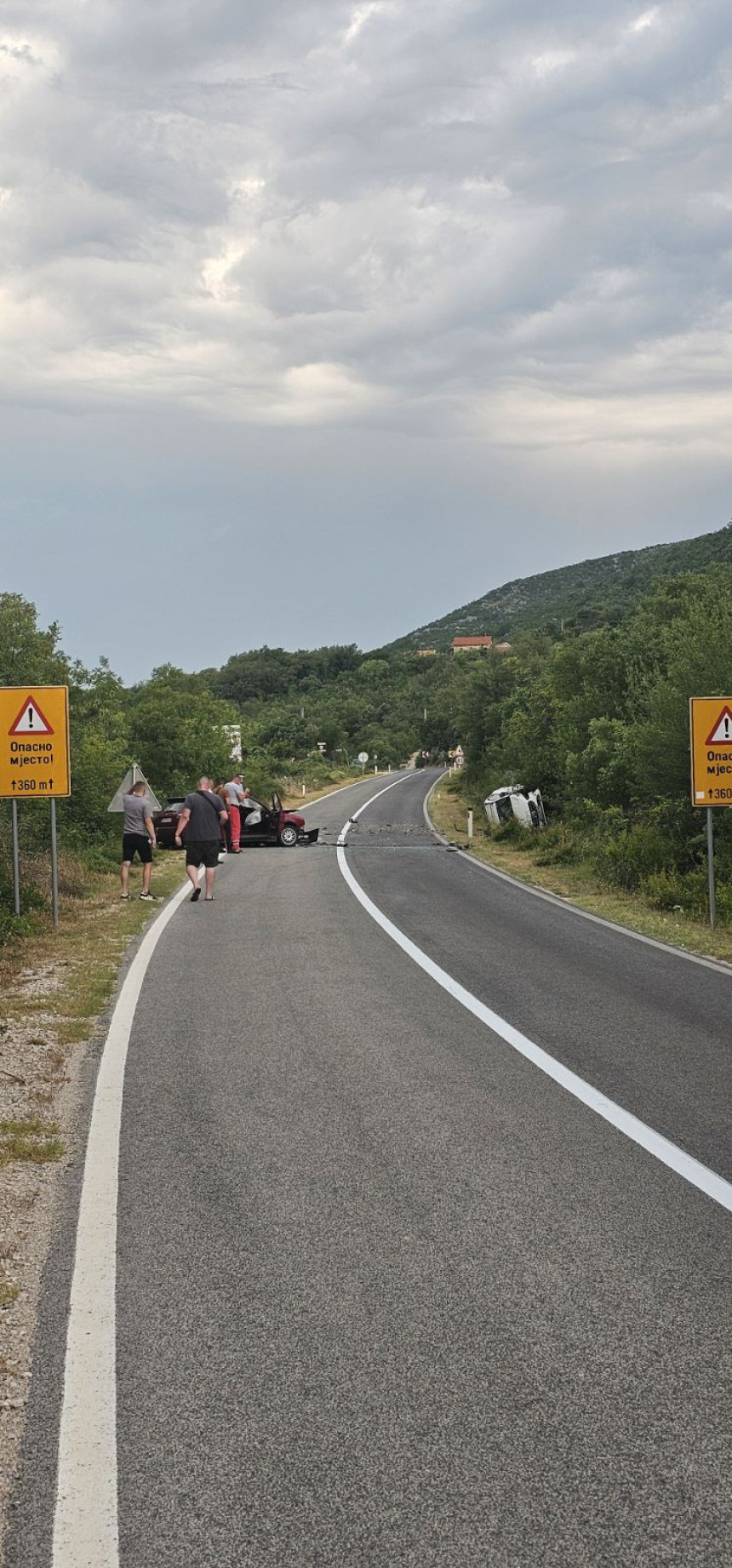 Povrijeđene četiri osobe u teškom udesu kod Trebinja Povrijeđene četiri osobe u teškom udesu kod Trebinja
