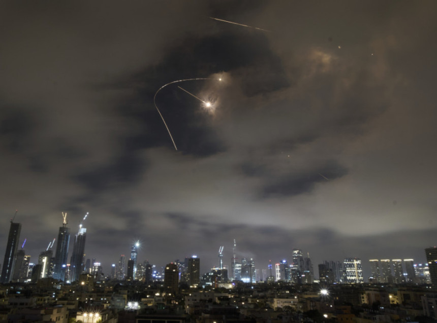 Iran i Izrael izveli su nove napade jedan na drugog rano jutros Iran i Izrael izveli su nove napade jedan na drugog rano jutros