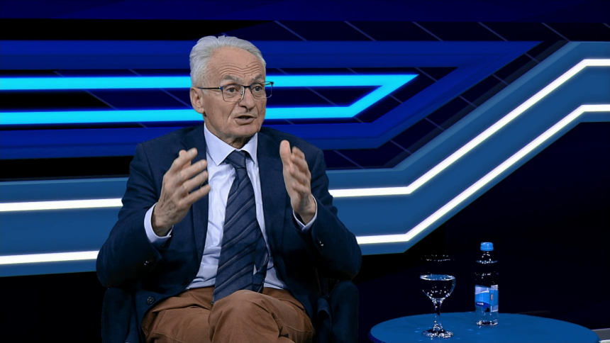 Bivši sudija tvrdi da nas čeka vruće političko ljeto Bivši sudija tvrdi da nas čeka vruće političko ljeto