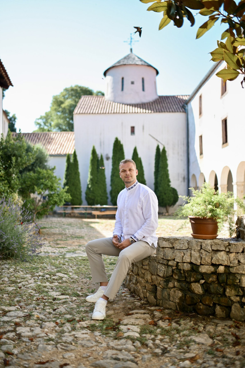 Stanivuković pomaže obnovu manastira Krupa Stanivuković pomaže obnovu manastira Krupa