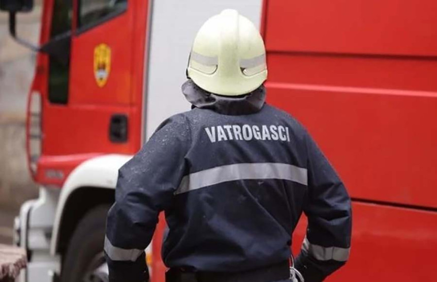 Vlast namjerava da smanji plate vatrogascima? Vlast namjerava da smanji plate vatrogascima?