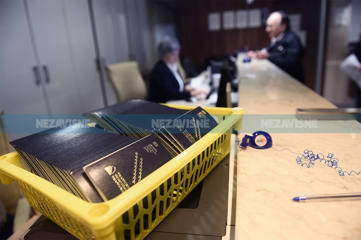 Državljanin BiH imao čudan pečat u pasošu, policajci otkrili pozadinu Državljanin BiH imao čudan pečat u pasošu, policajci otkrili pozadinu