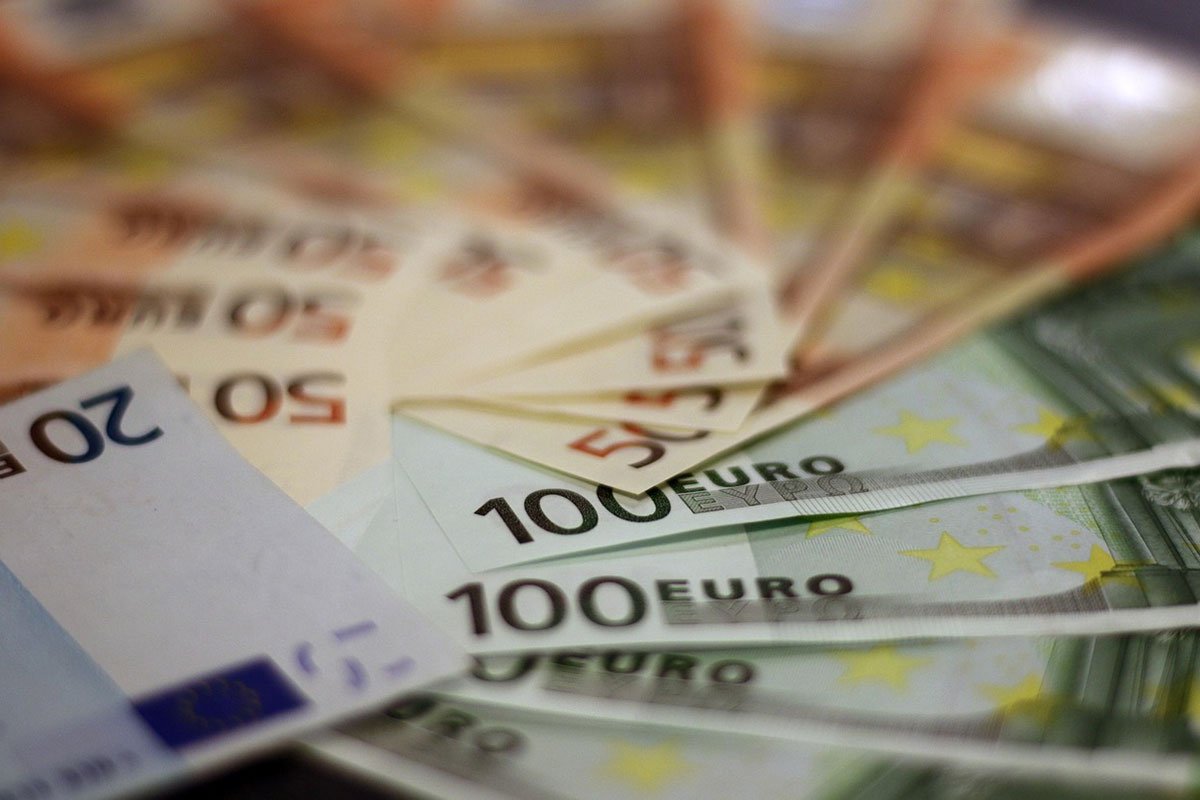 Uskoro novi evri: Izabrani i motivi na novčanicama Uskoro novi evri: Izabrani i motivi na novčanicama