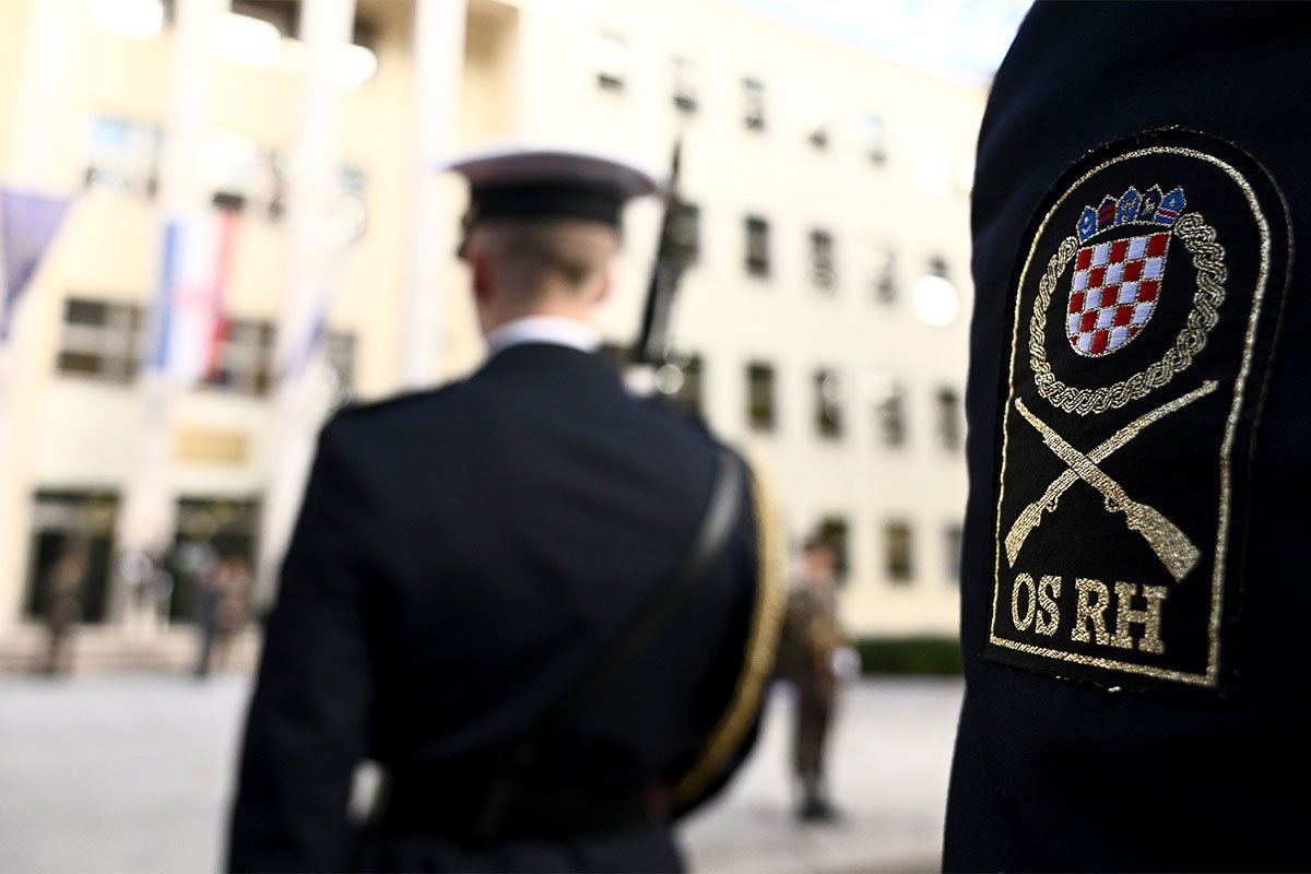 Hrvatsku vojsku trese nezapamćen skandal: Podoficir napastvovao dvije redovke Hrvatsku vojsku trese nezapamćen skandal: Podoficir napastvovao dvije redovke