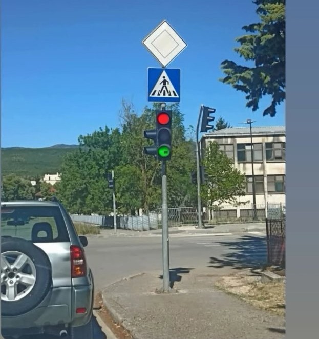 Pa se ti snađi – U Bileći dvolični semfor!