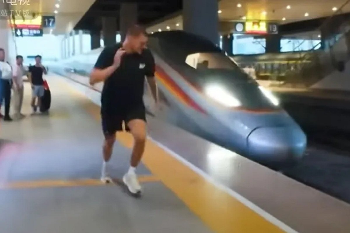 Jokić se u Kini trkao sa superbrzim vozom od 350 km/h (VIDEO)