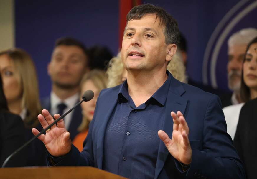 (VIDEO, FOTO) „Stevandiću, kako je bilo u Sarajevu?“ U gluvo doba Vukanović izazvao HAOS u Narodnoj skupštini RS, uskraćeno mu glasanje