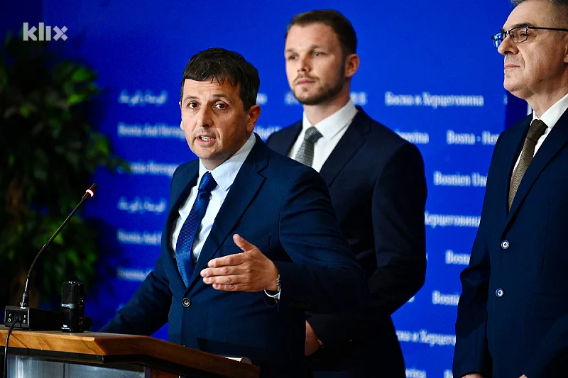 Vukanović objavio gostovanje Vučićevog saradnika koji govori kako je spriječeno njegovo imenovanje za ministra Vukanović objavio gostovanje Vučićevog saradnika koji govori kako je spriječeno njegovo imenovanje za ministra
