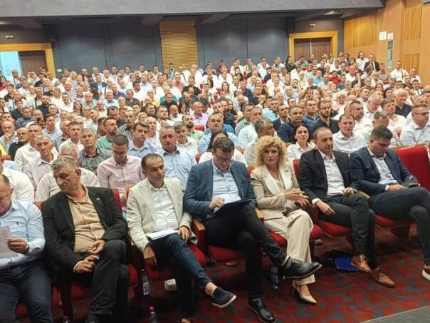 Detalji propale skupštine SDS-a: Sporni delegati, odsustvo kvoruma i prekid sjednice Detalji propale skupštine SDS-a: Sporni delegati, odsustvo kvoruma i prekid sjednice