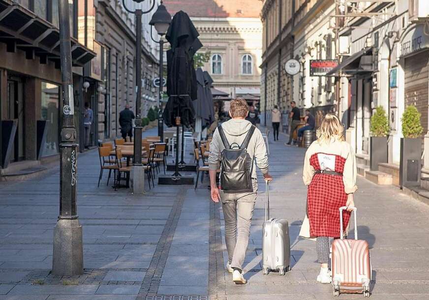Nikad više auta, a NIKAD MANJE LJUDI: Dodik poriče egzodus, demografi demantuju brojkama