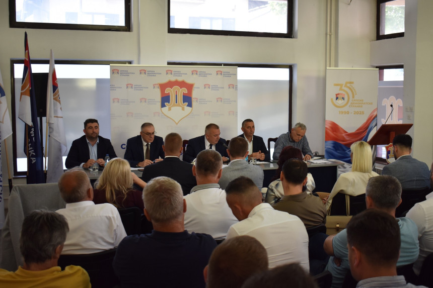 SDS danas raspravlja o stanju u stranci i povjerenju rukovodstvu SDS danas raspravlja o stanju u stranci i povjerenju rukovodstvu