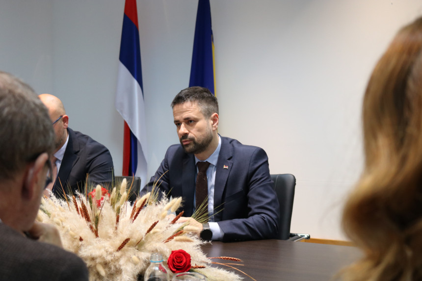 Ministarstvo Amidžića zaobilazi zakone i tendere, a milione troši mimo pravila Ministarstvo Amidžića zaobilazi zakone i tendere, a milione troši mimo pravila