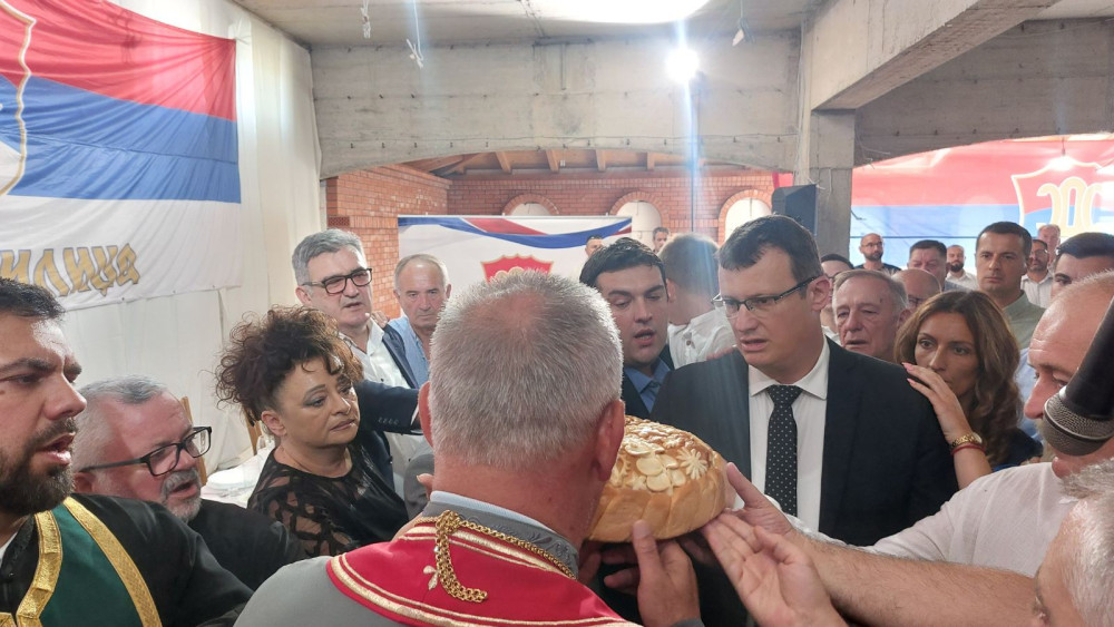 Obilježena krsna slava i 35 godina postojanja Srpske demokratske stranke (FOTO) Obilježena krsna slava i 35 godina postojanja Srpske demokratske stranke (FOTO)