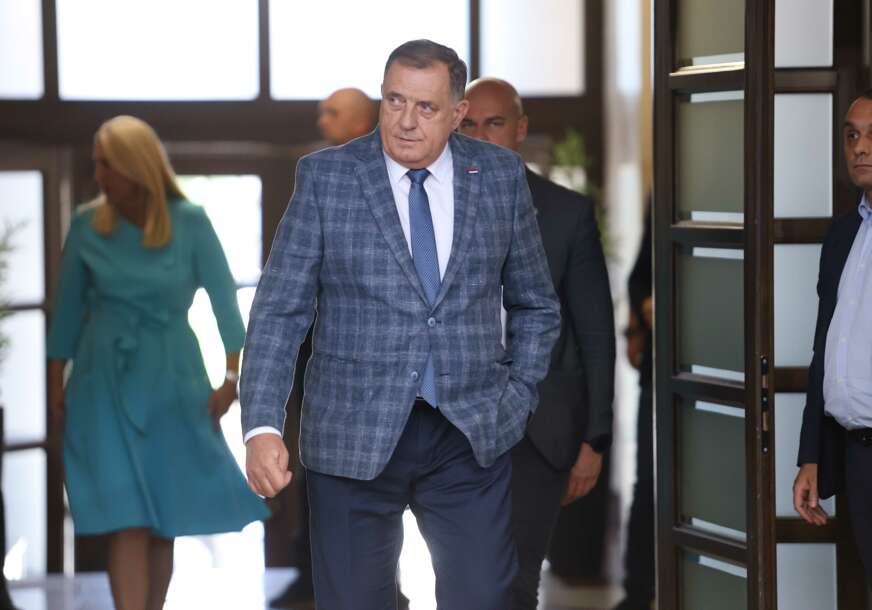 „Štetočina neviđene vrste“ Dodik IZAZVAO HAOS u Narodnoj skupštini VRIJEĐAJUĆI POSLANIKE, a „obračun“ s Vukanovićem eskalirao do uvreda o ličnoj higijeni