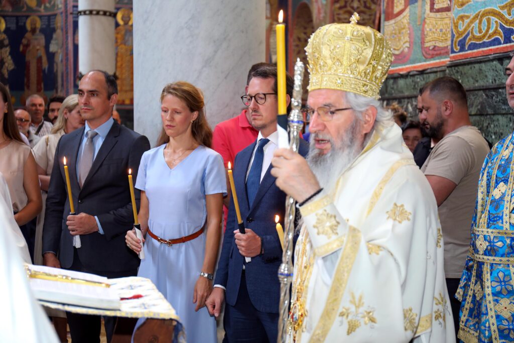 Princ Filip odbio da položi venac sa naprednjacima na Oplencu: Posle ceremonije poslao saopštenje u kom osuđuje nasilje nad studentima