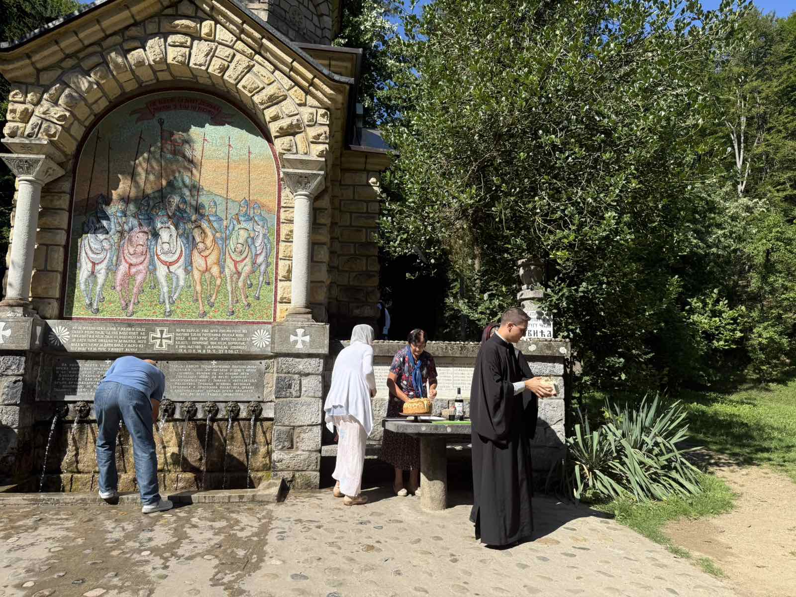 Slava kapele u okviru česme „Devet Jugovića“ u Manastiru Tronoša: ŽEĐ GASILI SVETI STEFAN, VUK, CVIJIĆ…