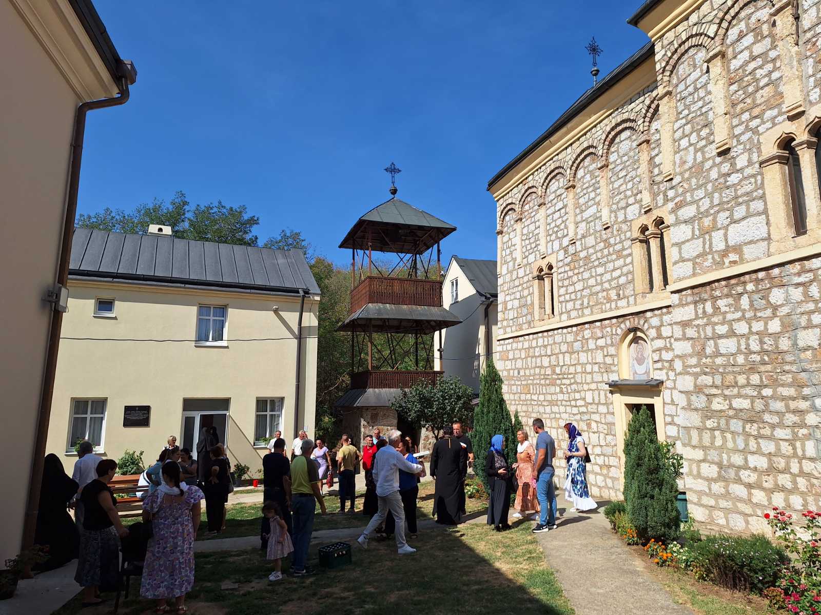 LOPOVI I MEŠETARI BAŠ SE NAMERAČILI NA MANASTIR MALA REMETA: PLjAČKAJU, PRATE, PRIJAVLJUJU… LOPOVI I MEŠETARI BAŠ SE NAMERAČILI NA MANASTIR MALA REMETA: PLjAČKAJU, PRATE, PRIJAVLJUJU…