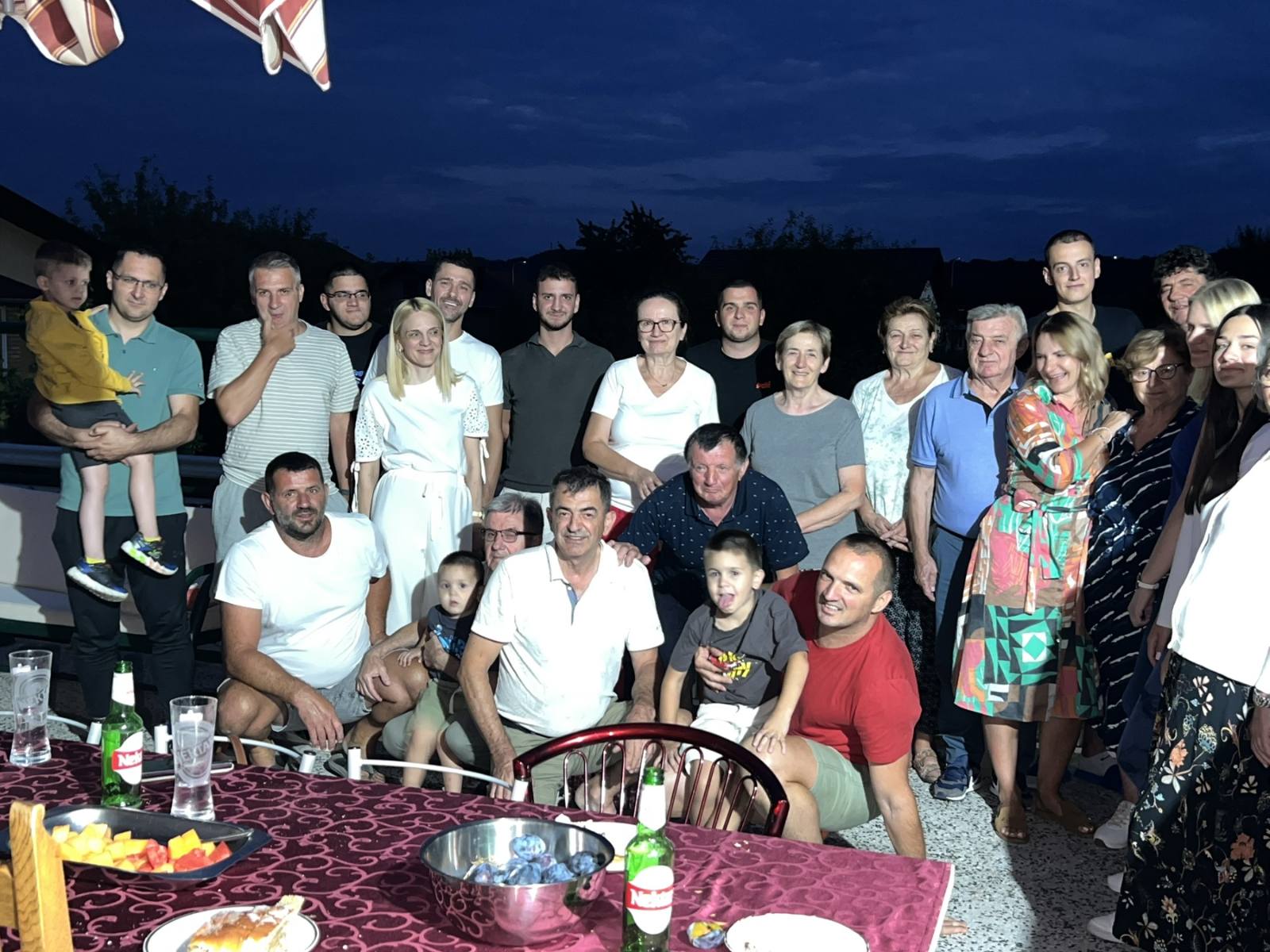 SABOR FAMILIJE PERAĆA iz Orahovljanja kod Mrkonjić Grada: PRIMJER KAKO SE LJUBI BLIŽNJI SVOJ SABOR FAMILIJE PERAĆA iz Orahovljanja kod Mrkonjić Grada: PRIMJER KAKO SE LJUBI BLIŽNJI SVOJ