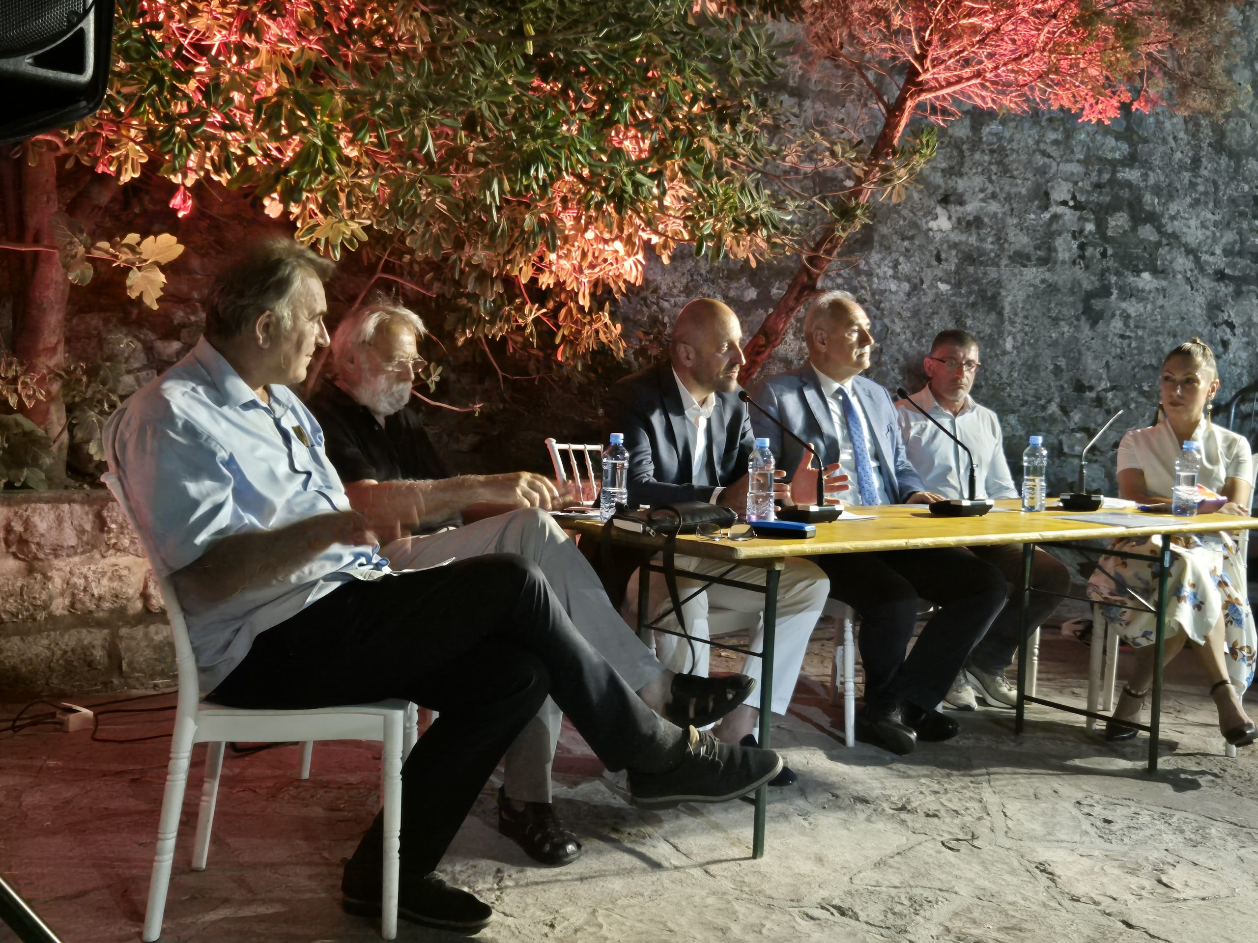 Okrugli sto “Kritičko mišljenje o kulturi” Okrugli sto “Kritičko mišljenje o kulturi”