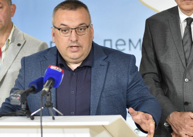 Radulović: SDS trenutno nema zvaničan stav o formiranju Vlade nacionalnog jedinstva; Sve odluke na organima stranke Radulović: SDS trenutno nema zvaničan stav o formiranju Vlade nacionalnog jedinstva; Sve odluke na organima stranke