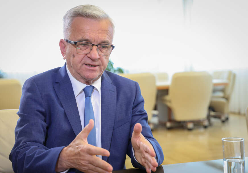 Kilometar asfalta za 3 godine: Čubrilović za juli najavio rekonstrukciju puta od graničnog prelaza Deleuša do Bileće, pa OPET OBMANUO građane