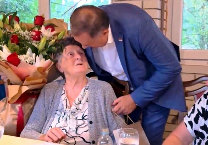 BILO JE VESELO Dodik podijelio dio atmosfere s 86. rođendana svoje majke