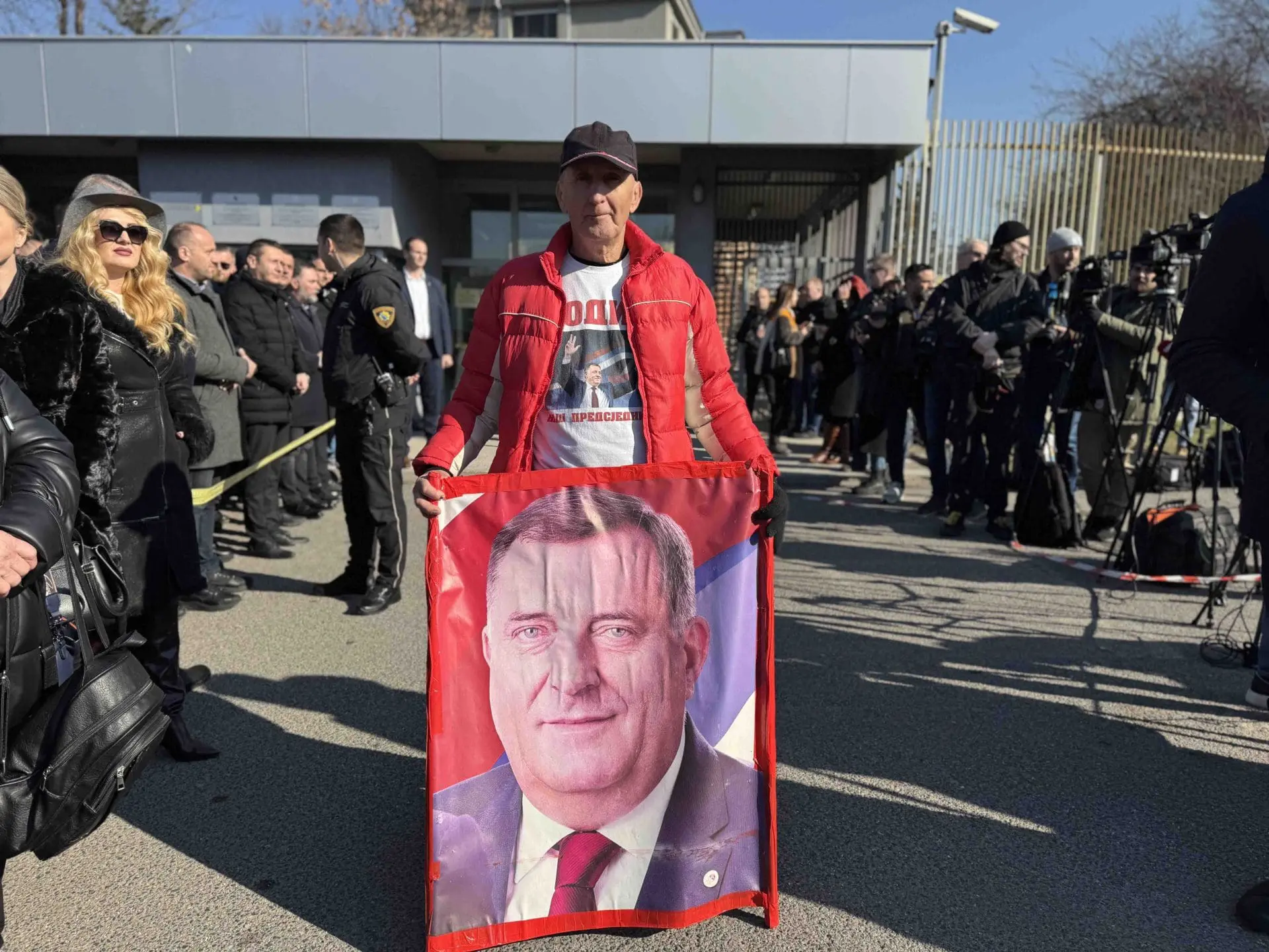 Najavljen, pa otkazan: Miting podrške Dodiku se ipak neće održati
