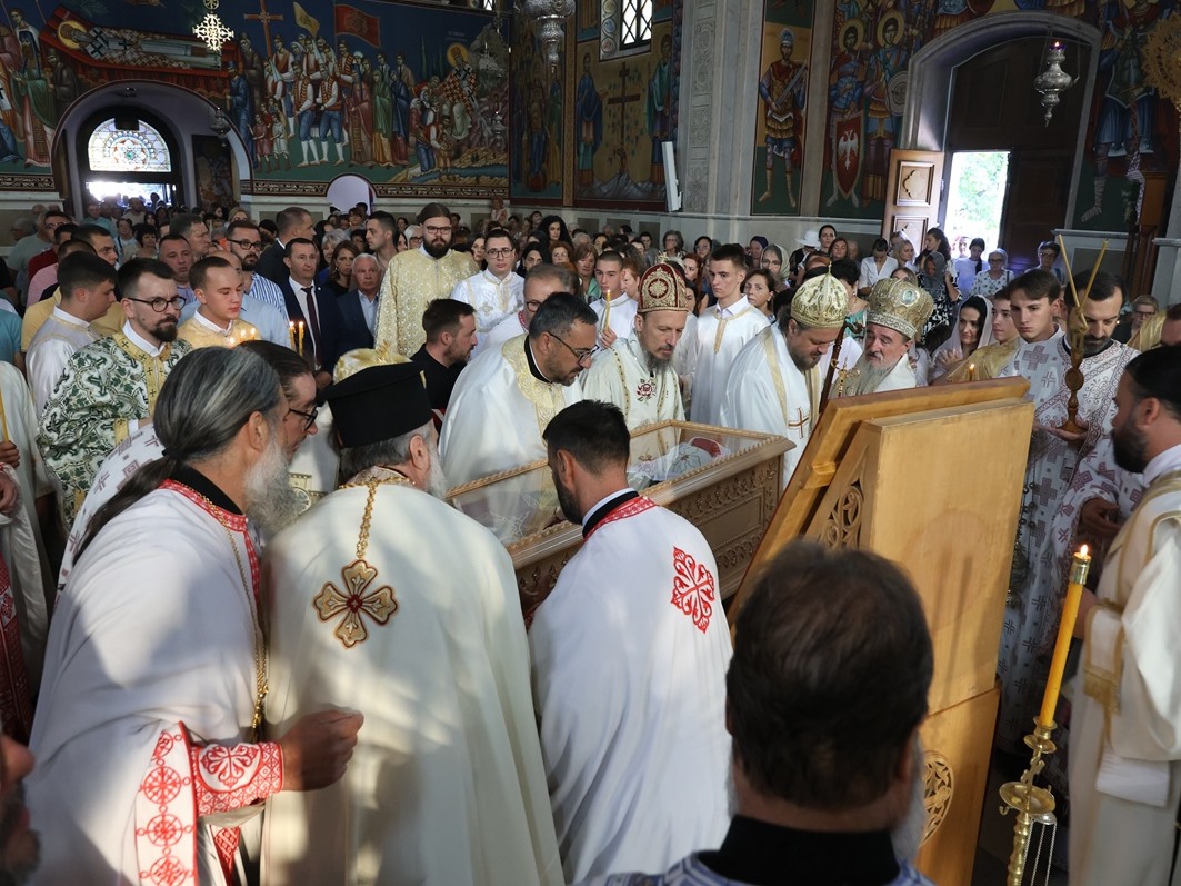 Na Preobraženje u trebinjskom hramu mošti sv. Ane, majke sv. Vasilija Na Preobraženje u trebinjskom hramu mošti sv. Ane, majke sv. Vasilija