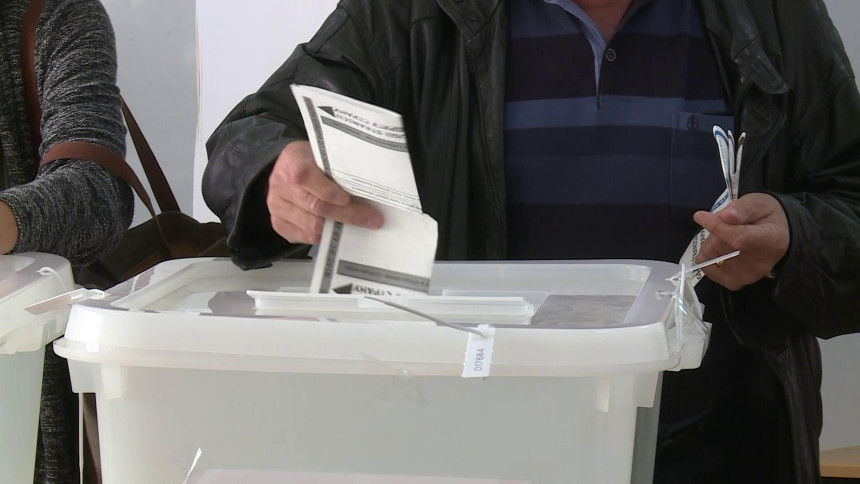 Apsurd: Izborne prevare vide svi osim pravosuđa Apsurd: Izborne prevare vide svi osim pravosuđa