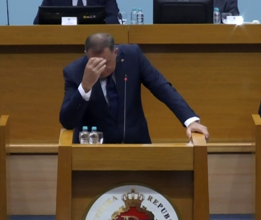 Čiji digitron je izračunao ovu nemoguću računicu? Čiji digitron je izračunao ovu nemoguću računicu?
