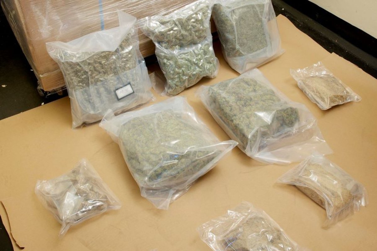 Državljanin BiH uhapšen u velikoj akciji, oduzeta droga vrijedna stotine hiljada evra Državljanin BiH uhapšen u velikoj akciji, oduzeta droga vrijedna stotine hiljada evra