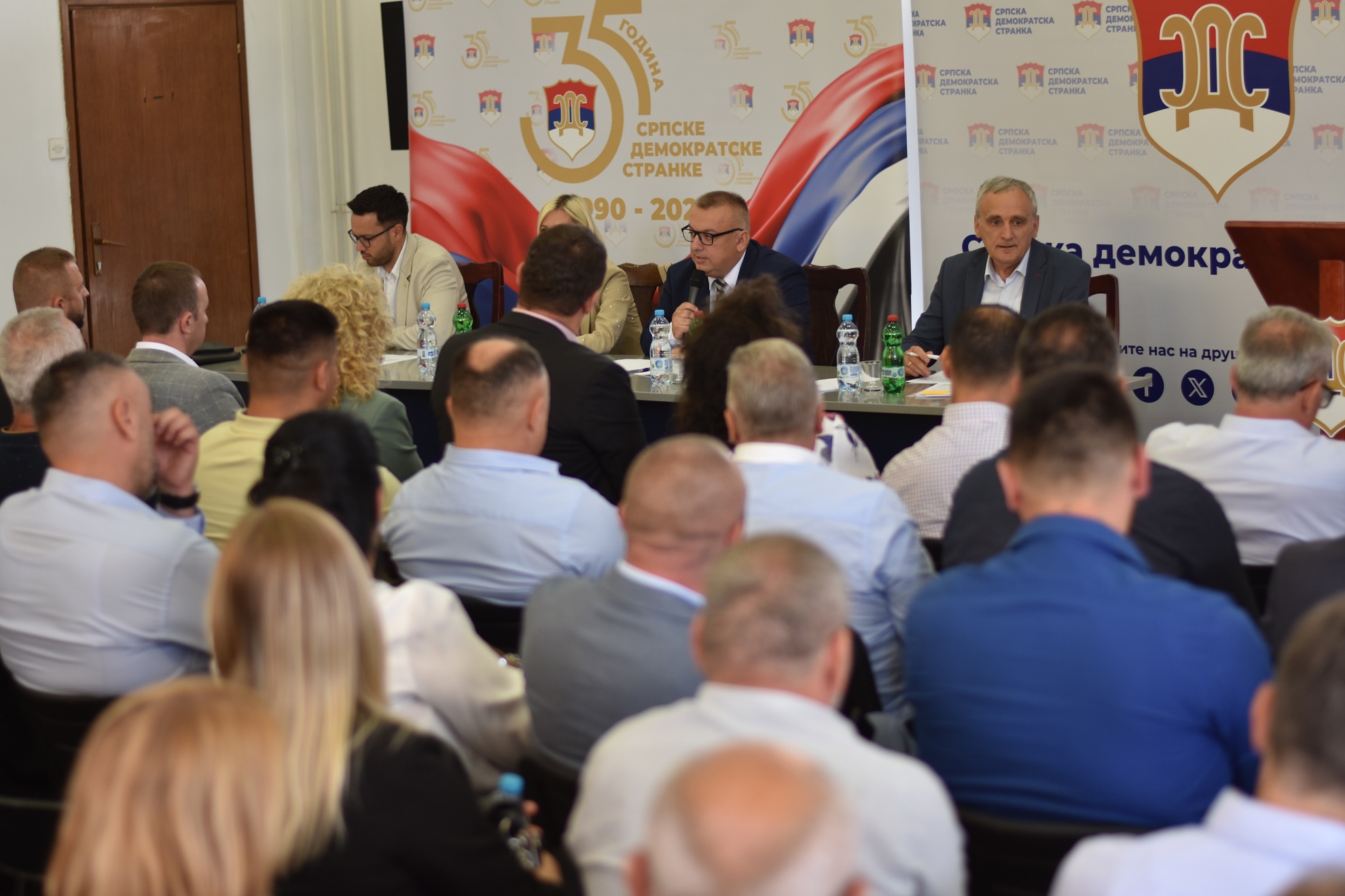 Najvažnija vijest sa GO SDS gdje je Govedarica i gdje sjedi Miličević Najvažnija vijest sa GO SDS gdje je Govedarica i gdje sjedi Miličević