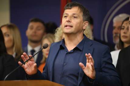 „Ako ne bude skenera, NEĆE BITI NI IZBORA“ Vukanović najavio da će izvršiti OGROMAN PRITISAK na CIK, jasnu poruku ima i za SNSD