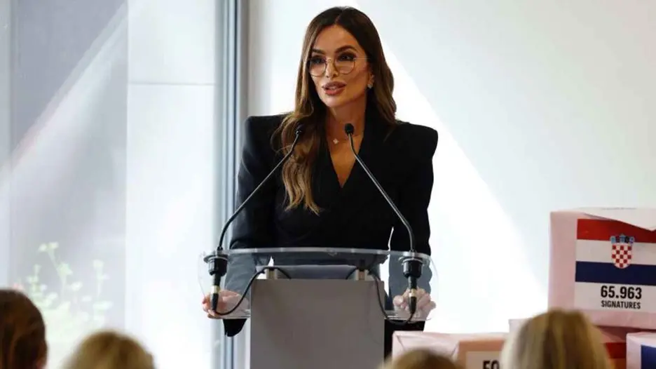 Aleksandar Savanović: Severina, mislilac na pozornici Aleksandar Savanović: Severina, mislilac na pozornici