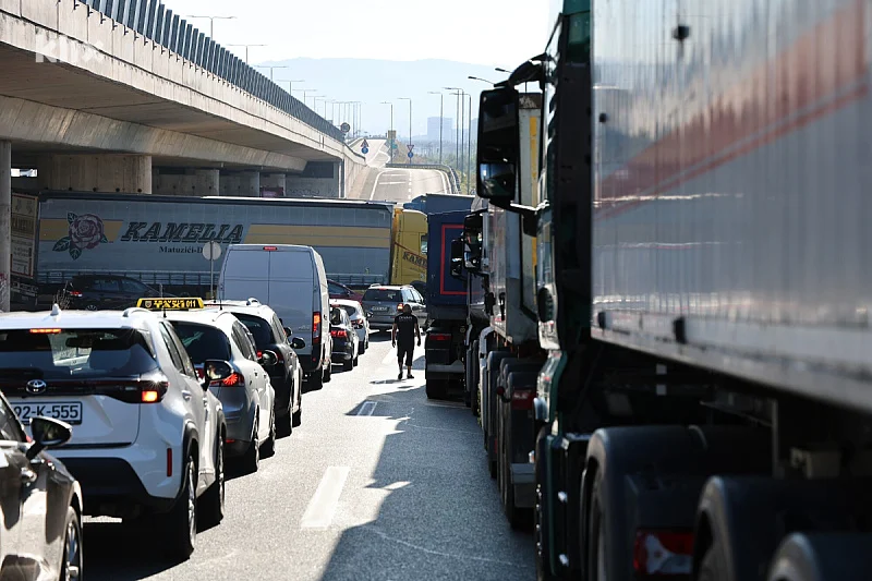 Prijevoznici optimistični: Danas bi mogle prestati blokade puteva nakon niza održanih sastanaka Prijevoznici optimistični: Danas bi mogle prestati blokade puteva nakon niza održanih sastanaka
