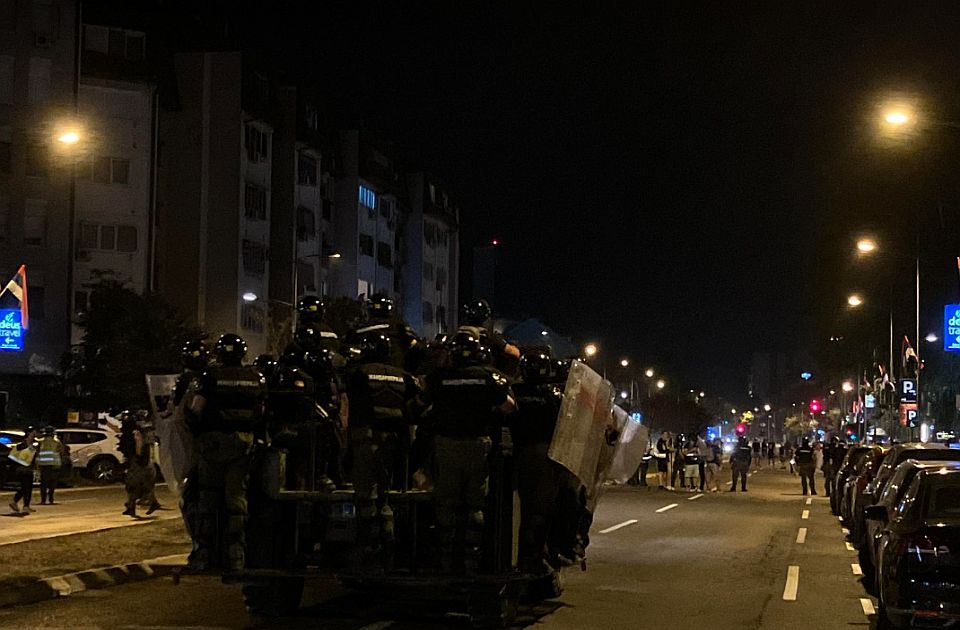 Haos u Novom Sadu: Policijsko nasilje nad građanima koji traže izbore, ima povređenih
