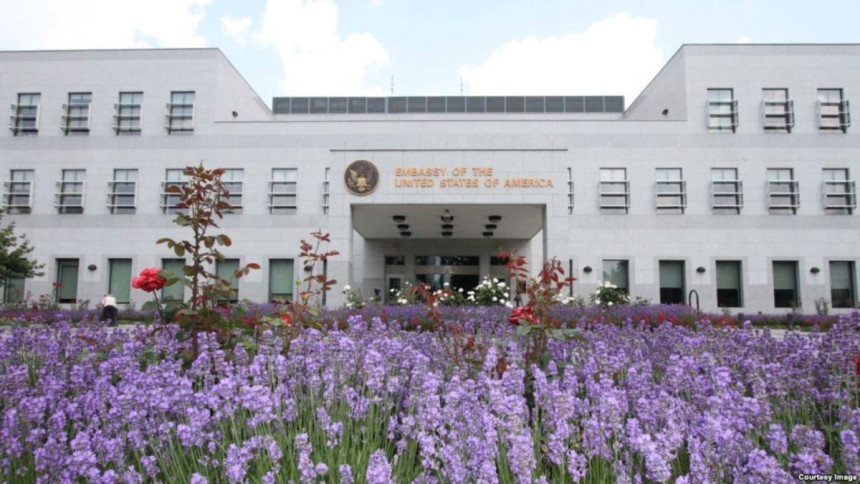 SNSD-ovci i Šmit došli zajedno na brifing u Ambasadu SNSD-ovci i Šmit došli zajedno na brifing u Ambasadu