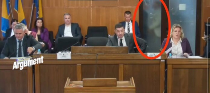 Fizički obračun poslanika SNSD-a i SP-a u Brčkom