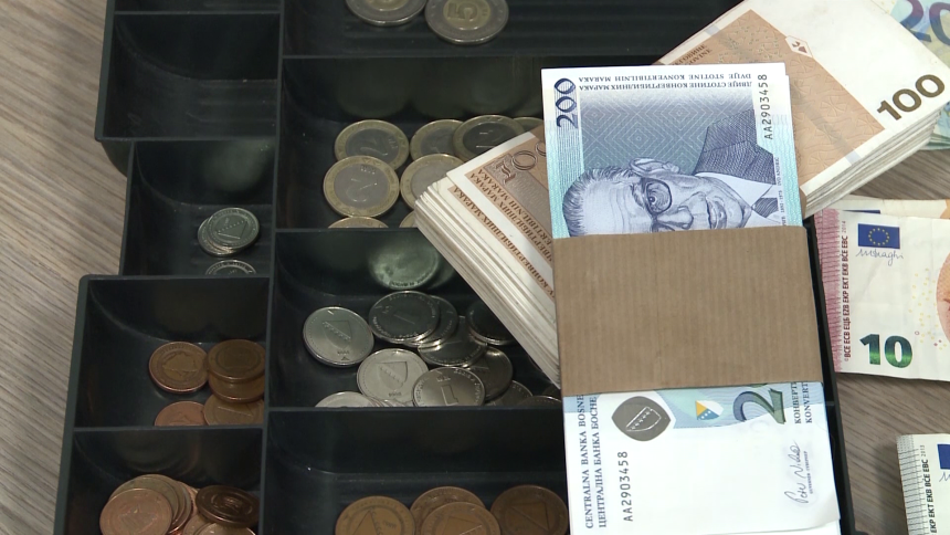 Koliko je prosječna plata u Srpskoj manja od Srbije i FBiH?