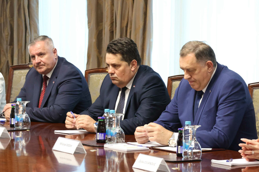Kako su Dodik i SNSD poklekli i dokazali da su samo galamdžije