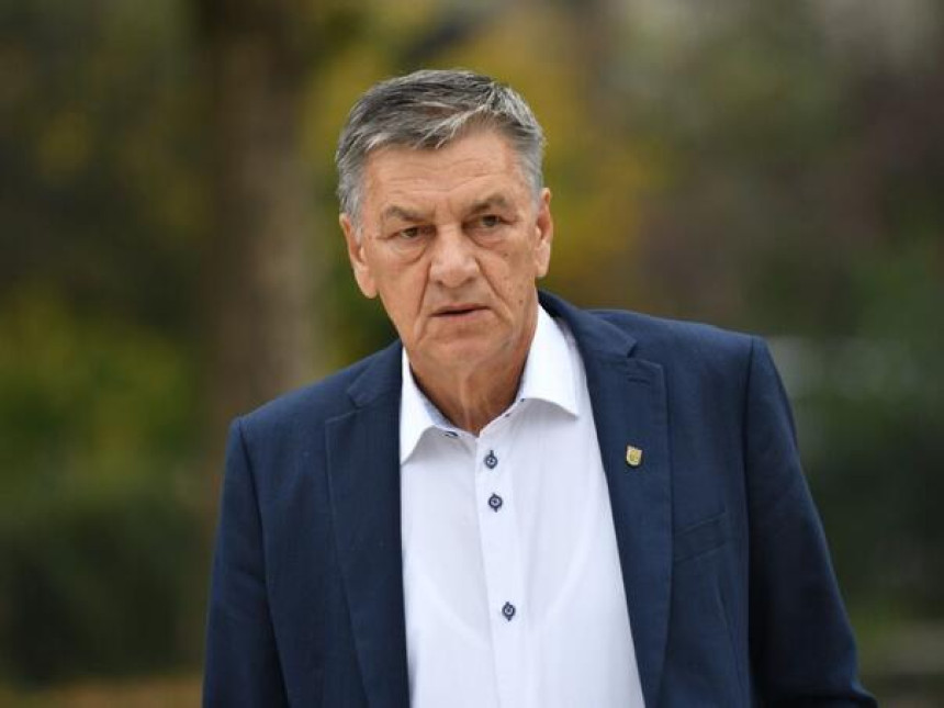 Gradonačelnik Zenice osuđen na četiri godine zatvora Gradonačelnik Zenice osuđen na četiri godine zatvora